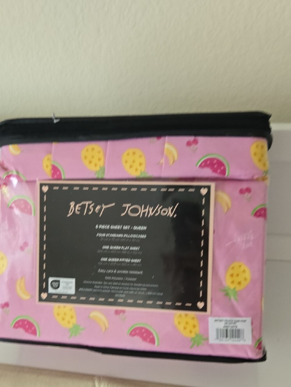 Betsey Johnson Pink Tropical Fruit Queen Sheet Set New - Picture 3 of 4